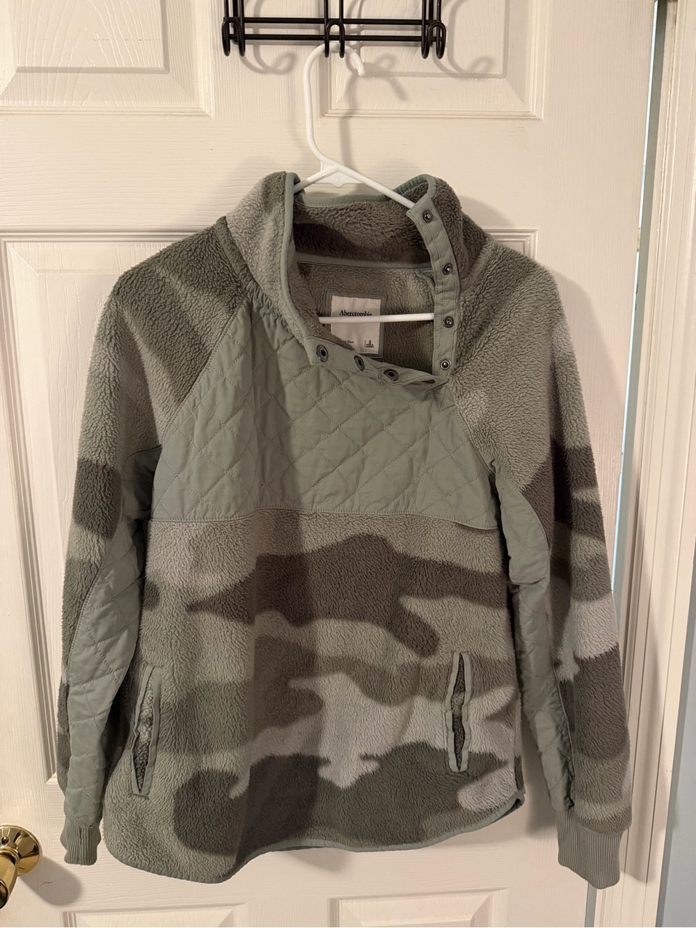 Quilted Panel Camo Fleece Pullover - Sage Green Abercrombie